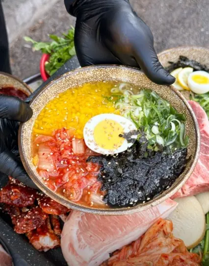 냉국수 — 고기 먹은 뒤 기름기를 싹 잡아주는 시원하고 깔끔한 냉국수입니다.