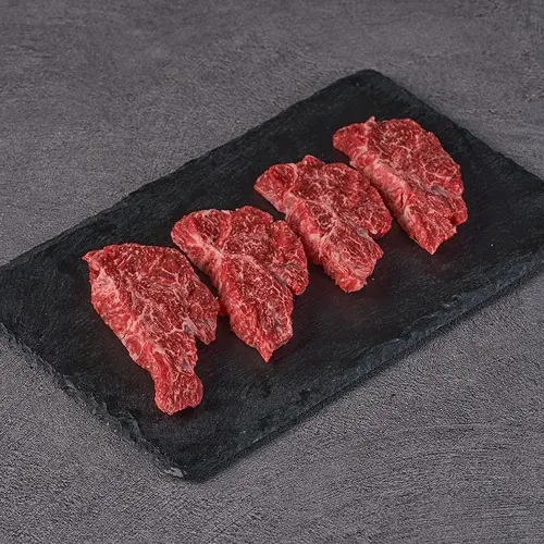 한우 1++ 제비추리 (130g) — 담백하고 부드러운 식감이 일품인 한우 최고급 투뿔 제비추리입니다.